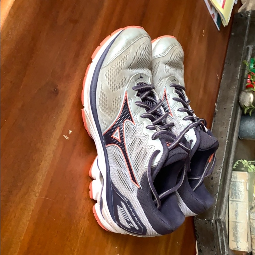 Mizuno wave rider